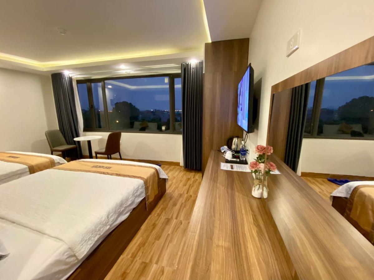 New Sky Airport Hotel Нойбай Экстерьер фото