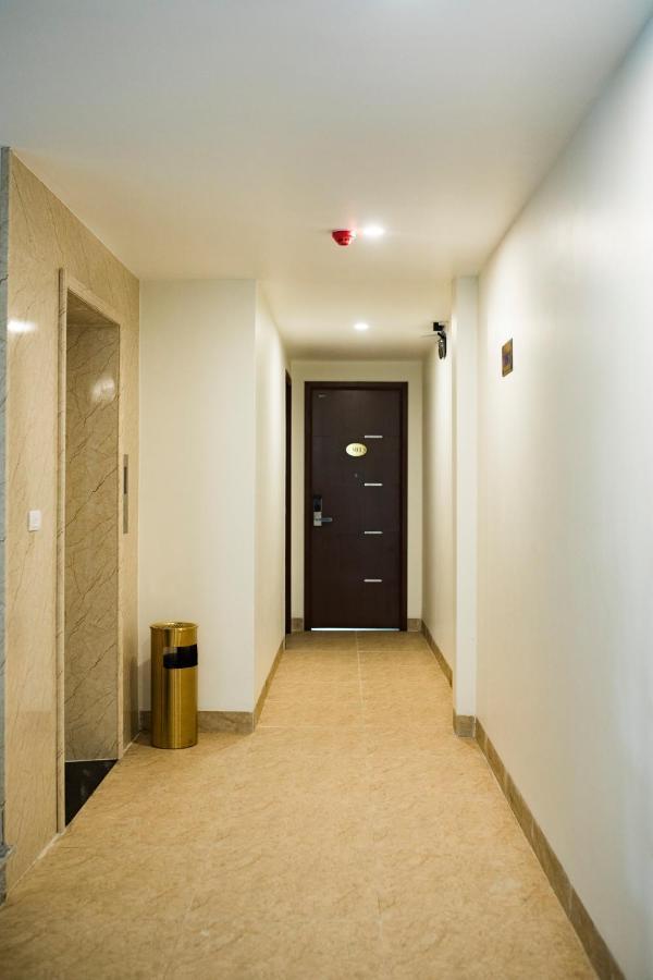 New Sky Airport Hotel Нойбай Экстерьер фото